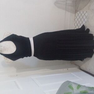 Black pleated maxi skirt by max studio